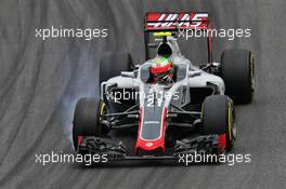 Esteban Gutierrez (MEX) Haas F1 Team VF-16 locks up under braking. 12.11.2016. Formula 1 World Championship, Rd 20, Brazilian Grand Prix, Sao Paulo, Brazil, Qualifying Day.
