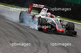 Romain Grosjean (FRA) Haas F1 Team VF-16 locks up under braking. 12.11.2016. Formula 1 World Championship, Rd 20, Brazilian Grand Prix, Sao Paulo, Brazil, Qualifying Day.