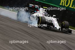 Valtteri Bottas (FIN) Williams FW38 locks up under braking. 12.11.2016. Formula 1 World Championship, Rd 20, Brazilian Grand Prix, Sao Paulo, Brazil, Qualifying Day.