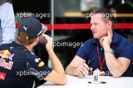 (L to R): Max Verstappen (NLD) Red Bull Racing with his father Jos Verstappen (NLD). 10.11.2016. Formula 1 World Championship, Rd 20, Brazilian Grand Prix, Sao Paulo, Brazil, Preparation Day.