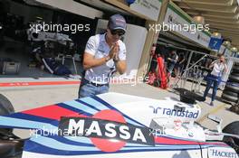Felipe Massa (BRA) Williams FW38 with a specially liveried Williams FW38 marking his retirement from F1. 10.11.2016. Formula 1 World Championship, Rd 20, Brazilian Grand Prix, Sao Paulo, Brazil, Preparation Day.
