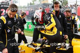 Kevin Magnussen (DEN) Renault Sport F1 Team RS16 on the grid. 12.06.2016. Formula 1 World Championship, Rd 7, Canadian Grand Prix, Montreal, Canada, Race Day.
