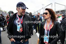 (L to R): Javier Bardem (ESP) Actor with his wife Penelope Cruz (ESP) Actress. 12.06.2016. Formula 1 World Championship, Rd 7, Canadian Grand Prix, Montreal, Canada, Race Day.