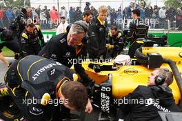 Kevin Magnussen (DEN) Renault Sport F1 Team RS16 on the grid. 12.06.2016. Formula 1 World Championship, Rd 7, Canadian Grand Prix, Montreal, Canada, Race Day.