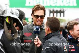 Tom Brady (USA) New England Patriots Quarterback with Will Buxton (GBR) NBC Sports Network TV Presenter on the grid. 12.06.2016. Formula 1 World Championship, Rd 7, Canadian Grand Prix, Montreal, Canada, Race Day.