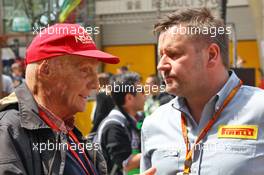 (L to R): Niki Lauda (AUT) Mercedes Non-Executive Chairman with Paul Hembery (GBR) Pirelli Motorsport Director on the grid. 17.04.2016. Formula 1 World Championship, Rd 3, Chinese Grand Prix, Shanghai, China, Race Day.