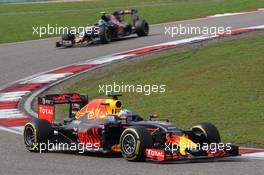 Daniel Ricciardo (AUS) Red Bull Racing RB12. 17.04.2016. Formula 1 World Championship, Rd 3, Chinese Grand Prix, Shanghai, China, Race Day.