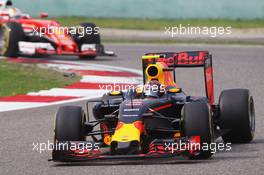 Daniil Kvyat (RUS) Red Bull Racing RB12. 17.04.2016. Formula 1 World Championship, Rd 3, Chinese Grand Prix, Shanghai, China, Race Day.