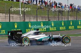 Lewis Hamilton (GBR) Mercedes AMG F1 W07 Hybrid locks up under braking with a broken front wing. 17.04.2016. Formula 1 World Championship, Rd 3, Chinese Grand Prix, Shanghai, China, Race Day.