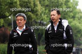Yusuke Hasegawa (JPN) Head of Honda F1 Programme (Right). 16.04.2016. Formula 1 World Championship, Rd 3, Chinese Grand Prix, Shanghai, China, Qualifying Day.