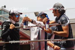 (L to R): Fernando Alonso (ESP) McLaren with Felipe Massa (BRA) Williams and Carlos Sainz Jr (ESP) Scuderia Toro Rosso on the drivers parade. 17.04.2016. Formula 1 World Championship, Rd 3, Chinese Grand Prix, Shanghai, China, Race Day.
