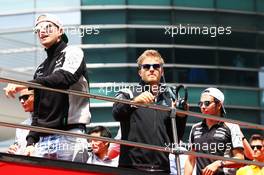(L to R): Nico Hulkenberg (GER) Sahara Force India F1 and Nico Rosberg (GER) Mercedes AMG F1 on the drivers parade. 17.04.2016. Formula 1 World Championship, Rd 3, Chinese Grand Prix, Shanghai, China, Race Day.