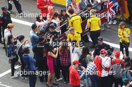 Kevin Magnussen (DEN) Renault Sport F1 Team and Jolyon Palmer (GBR) Renault Sport F1 Team sign autographs for the fans. 14.04.2016. Formula 1 World Championship, Rd 3, Chinese Grand Prix, Shanghai, China, Preparation Day.