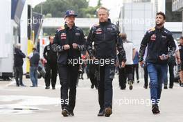 (L to R): Max Verstappen (NLD) Red Bull Racing with Jonathan Wheatley (GBR) Red Bull Racing Team Manager and Daniel Ricciardo (AUS) Red Bull Racing. 13.05.2016. Formula 1 World Championship, Rd 5, Spanish Grand Prix, Barcelona, Spain, Practice Day.