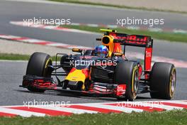 Max Verstappen (NLD) Red Bull Racing RB12. 13.05.2016. Formula 1 World Championship, Rd 5, Spanish Grand Prix, Barcelona, Spain, Practice Day.