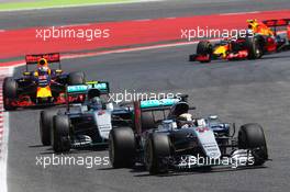 Lewis Hamilton (GBR) Mercedes AMG F1 W07 Hybrid on the formation lap. 15.05.2016. Formula 1 World Championship, Rd 5, Spanish Grand Prix, Barcelona, Spain, Race Day.