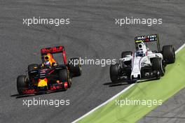 Daniel Ricciardo (AUS) Red Bull Racing RB12 passes Valtteri Bottas (FIN) Williams FW38. 15.05.2016. Formula 1 World Championship, Rd 5, Spanish Grand Prix, Barcelona, Spain, Race Day.