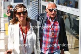 Dietrich Mateschitz (AUT) CEO and Founder of Red Bull with his girlfriend Marion Feichtner. 15.05.2016. Formula 1 World Championship, Rd 5, Spanish Grand Prix, Barcelona, Spain, Race Day.