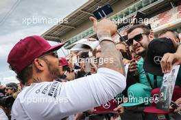 Lewis Hamilton (GBR) Mercedes AMG F1 signs autographs for the fans. 12.05.2016. Formula 1 World Championship, Rd 5, Spanish Grand Prix, Barcelona, Spain, Preparation Day.