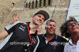 Nico Hulkenberg (GER) Sahara Force India F1 with fans on the circuit. 16.06.2016. Formula 1 World Championship, Rd 8, European Grand Prix, Baku Street Circuit, Azerbaijan, Preparation Day.