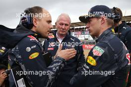 (L to R): Gianpiero Lambiase (ITA) Red Bull Racing Engineer with Dr Helmut Marko (AUT) Red Bull Motorsport Consultant and Max Verstappen (NLD) Red Bull Racing on the grid. 10.07.2016. Formula 1 World Championship, Rd 10, British Grand Prix, Silverstone, England, Race Day.
