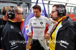 Jolyon Palmer (GBR) Renault Sport F1 Team on the grid with Mark Slade (GBR) Renault Sport F1 Team Race Engineer (Left) and Julien Simon-Chautemps (FRA) Renault Sport F1 Team Race Engineer (Right). 10.07.2016. Formula 1 World Championship, Rd 10, British Grand Prix, Silverstone, England, Race Day.