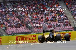 Kevin Magnussen (DEN) Renault Sport F1 Team RS16 sends sparks flying. 30.07.2016. Formula 1 World Championship, Rd 12, German Grand Prix, Hockenheim, Germany, Qualifying Day.