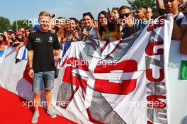 Kevin Magnussen (DEN) Renault Sport F1 Team with fans. 23.07.2016. Formula 1 World Championship, Rd 11, Hungarian Grand Prix, Budapest, Hungary, Qualifying Day.