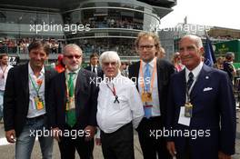 (L to R): Roberto Marone (ITA President of Lombardia Region; Bernie Ecclestone (GBR); and Dr. Angelo Sticchi Damiani (ITA) Aci Csai President, on the grid. 04.09.2016. Formula 1 World Championship, Rd 14, Italian Grand Prix, Monza, Italy, Race Day.