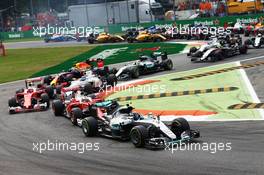 Nico Rosberg (GER) Mercedes AMG F1 W07 Hybrid leads at the start of the race. 04.09.2016. Formula 1 World Championship, Rd 14, Italian Grand Prix, Monza, Italy, Race Day.