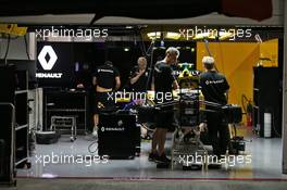 The Renault Sport F1 Team pit garages at night. 07.10.2016. Formula 1 World Championship, Rd 17, Japanese Grand Prix, Suzuka, Japan, Practice Day.
