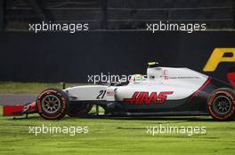 Esteban Gutierrez (MEX) Haas F1 Team VF-16 recovers after a spin. 09.10.2016. Formula 1 World Championship, Rd 17, Japanese Grand Prix, Suzuka, Japan, Race Day.