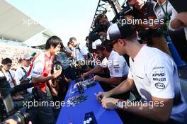 Fernando Alonso (ESP) McLaren and Stoffel Vandoorne (BEL) McLaren Test and Reserve Driver sign autographs for the fans. 06.10.2016. Formula 1 World Championship, Rd 17, Japanese Grand Prix, Suzuka, Japan, Preparation Day.