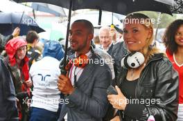 (L to R): Theo Walcott (GBR) Football Player and Caroline Wozniacki (DEN) Tennis Player, guests of Sahara Force India F1 Team, on the grid. 29.05.2015. Formula 1 World Championship, Rd 6, Monaco Grand Prix, Monte Carlo, Monaco, Race Day.