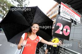 Grid girl, Kevin Magnussen (DEN), Renault Sport F1 Team  29.05.2015. Formula 1 World Championship, Rd 6, Monaco Grand Prix, Monte Carlo, Monaco, Race Day.
