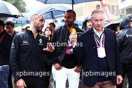 Cyril Abiteboul (FRA) Renault Sport F1 Managing Director with Tony Parker (FRA) NBA Basketball Player on the grid. 29.05.2015. Formula 1 World Championship, Rd 6, Monaco Grand Prix, Monte Carlo, Monaco, Race Day.