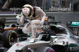 Race winner Lewis Hamilton (GBR) Mercedes AMG F1 W07 Hybrid celebrates in parc ferme. 29.05.2015. Formula 1 World Championship, Rd 6, Monaco Grand Prix, Monte Carlo, Monaco, Race Day.