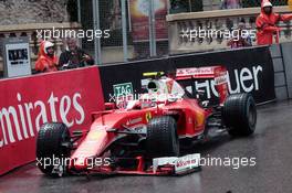 Kimi Raikkonen (FIN) Ferrari SF16-H runs wide and breaks his front wing. 29.05.2015. Formula 1 World Championship, Rd 6, Monaco Grand Prix, Monte Carlo, Monaco, Race Day.