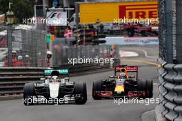 Lewis Hamilton (GBR) Mercedes AMG F1 W07 Hybrid and Daniel Ricciardo (AUS) Red Bull Racing RB12 battle for position. 29.05.2015. Formula 1 World Championship, Rd 6, Monaco Grand Prix, Monte Carlo, Monaco, Race Day.