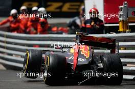 Max Verstappen (NLD) Red Bull Racing RB12 crashed out of the race. 29.05.2015. Formula 1 World Championship, Rd 6, Monaco Grand Prix, Monte Carlo, Monaco, Race Day.