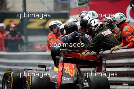 Max Verstappen (NLD) Red Bull Racing RB12 crashed out of the race. 29.05.2015. Formula 1 World Championship, Rd 6, Monaco Grand Prix, Monte Carlo, Monaco, Race Day.