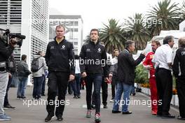 (L to R): Alan Permane (GBR) Renault Sport F1 Team Trackside Operations Director with Jolyon Palmer (GBR) Renault Sport F1 Team. 28.10.2016. Formula 1 World Championship, Rd 19, Mexican Grand Prix, Mexico City, Mexico, Practice Day.