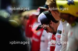 Fernando Alonso (ESP) McLaren as the grid observes the national anthem. 30.10.2016. Formula 1 World Championship, Rd 19, Mexican Grand Prix, Mexico City, Mexico, Race Day.