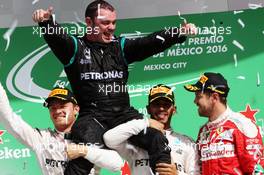 The podium (L to R): Nico Rosberg (GER) Mercedes AMG F1, second; Tony  Walton (GBR) Mercedes AMG F1 Mechanic; Lewis Hamilton (GBR) Mercedes AMG F1, race winner; Sebastian Vettel (GER) Ferrari, third. 30.10.2016. Formula 1 World Championship, Rd 19, Mexican Grand Prix, Mexico City, Mexico, Race Day.