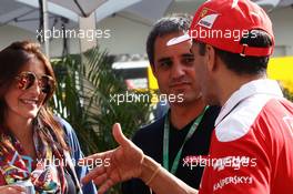 Juan Pablo Montoya (COL) with his wife Connie Montoya (COL) and Marc Gene (ESP) Ferrari Test Driver. 29.10.2016. Formula 1 World Championship, Rd 19, Mexican Grand Prix, Mexico City, Mexico, Qualifying Day.