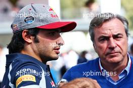 Carlos Sainz Jr (ESP) Scuderia Toro Rosso with father Carlos Sainz (ESP). 29.10.2016. Formula 1 World Championship, Rd 19, Mexican Grand Prix, Mexico City, Mexico, Qualifying Day.