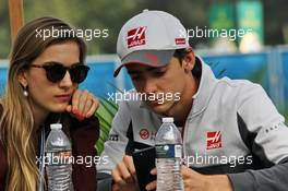 Esteban Gutierrez (MEX) Haas F1 Team with his girlfriend Monica Casan. 29.10.2016. Formula 1 World Championship, Rd 19, Mexican Grand Prix, Mexico City, Mexico, Qualifying Day.