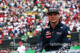 Max Verstappen (NLD) Red Bull Racing on the drivers parade. 30.10.2016. Formula 1 World Championship, Rd 19, Mexican Grand Prix, Mexico City, Mexico, Race Day.