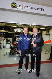 Carlos Slim Sr (MEX) Telmex and America Movil Chairman and Chief Executive with the Sahara Force India F1 Team and Jean-Frederic Dufour, Rolex CEO.  30.10.2016. Formula 1 World Championship, Rd 19, Mexican Grand Prix, Mexico City, Mexico, Race Day.
