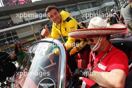 Jolyon Palmer (GBR) Renault Sport F1 Team on the drivers parade. 30.10.2016. Formula 1 World Championship, Rd 19, Mexican Grand Prix, Mexico City, Mexico, Race Day.